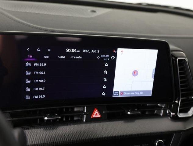 Photo of 2025 Snow White Pearl Kia Sportage Hybrid