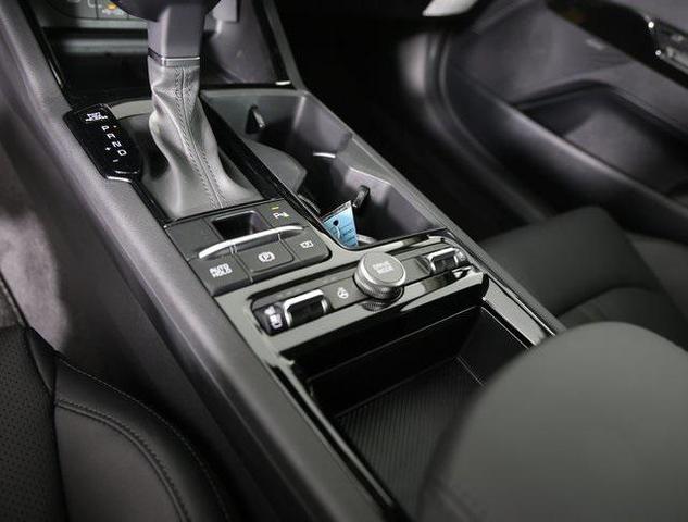 Photo of 2025 Snow White Pearl Kia K5