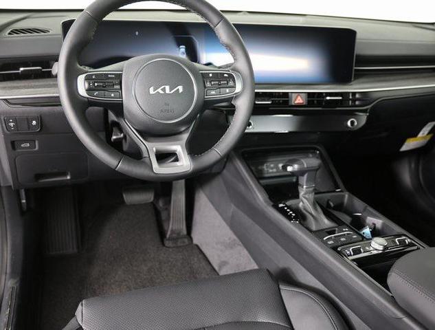 Photo of 2025 Snow White Pearl Kia K5