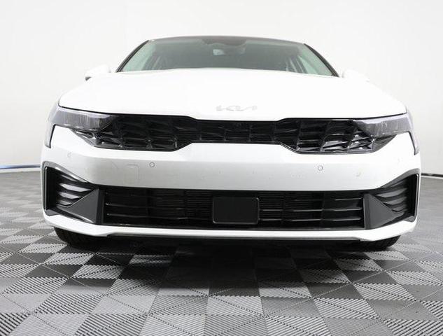 Photo of 2025 Snow White Pearl Kia K5