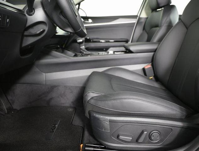 Photo of 2025 Snow White Pearl Kia K5