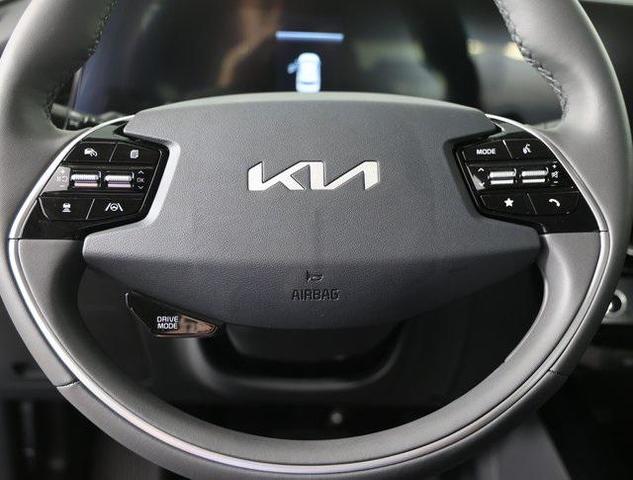Photo of 2025 Mineral Blue Kia Niro