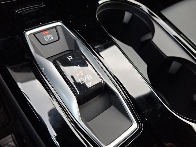 Photo of 2025 Glacier White Metallic Audi Q6 e-tron