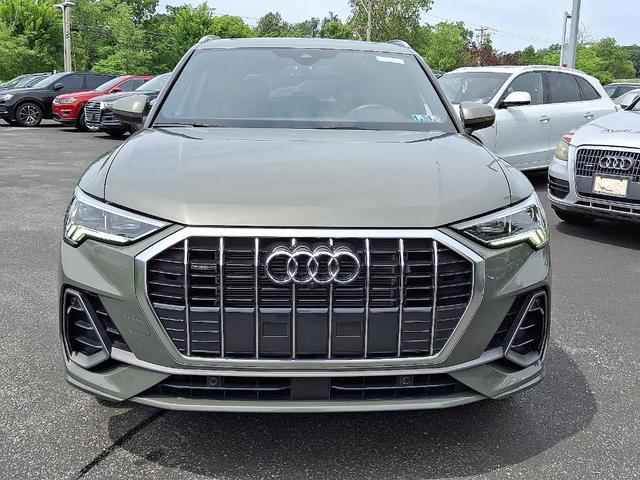Photo of 2024 Chronos Gray Metallic Audi Q3