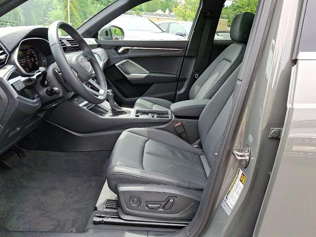 Photo of 2024 Chronos Gray Metallic Audi Q3