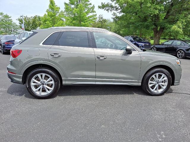 Photo of 2024 Chronos Gray Metallic Audi Q3