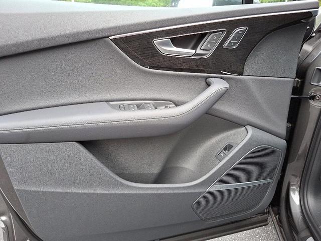 Photo of 2025 Samurai Gray Metallic Audi Q7