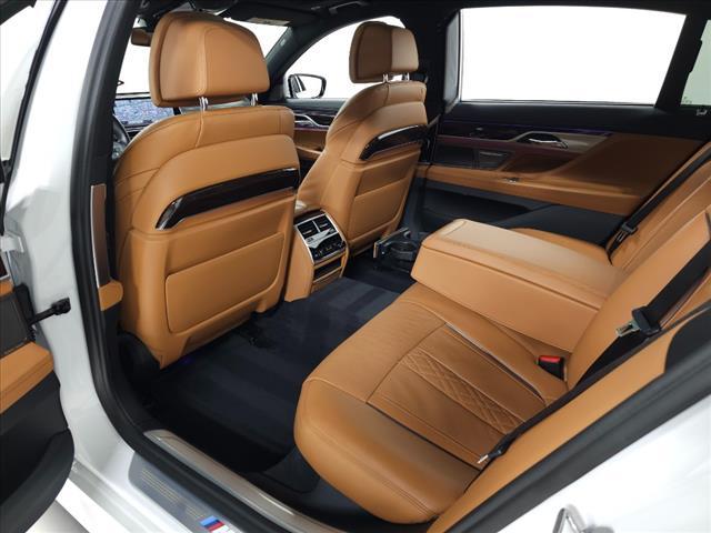Photo of 2022 Mineral White Metallic BMW 750