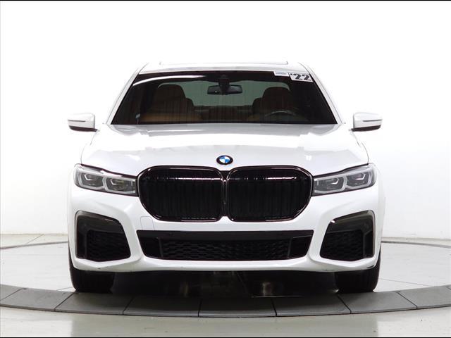 Photo of 2022 Mineral White Metallic BMW 750
