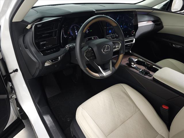 Photo of 2023 White Lexus RX 350