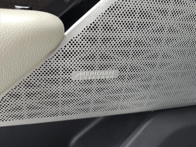 Photo of 2019 White Land Rover Range Rover Velar