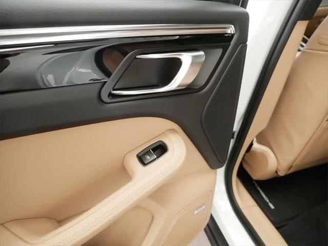 Photo of 2025 White Porsche Macan