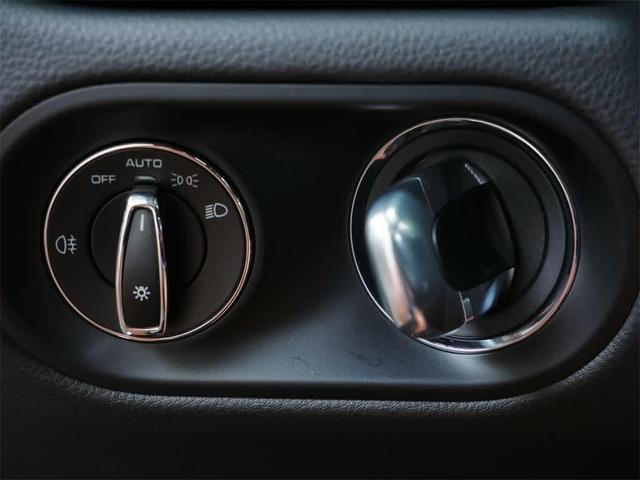 Photo of 2024 White Porsche Macan