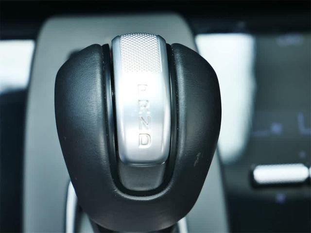 Photo of 2024 White Porsche Macan