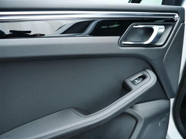 Photo of 2024 White Porsche Macan