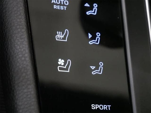 Photo of 2024 White Porsche Macan