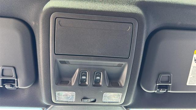 Photo of 2025 Star White Metallic Tri-Coat Ford Escape
