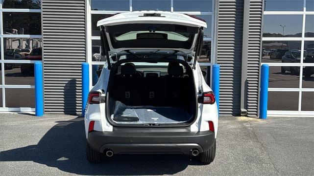 Photo of 2025 Star White Metallic Tri-Coat Ford Escape
