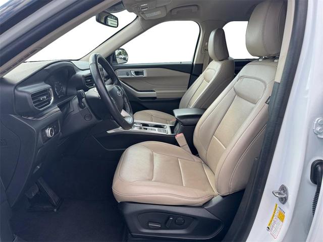 Photo of 2023 Oxford White Ford Explorer