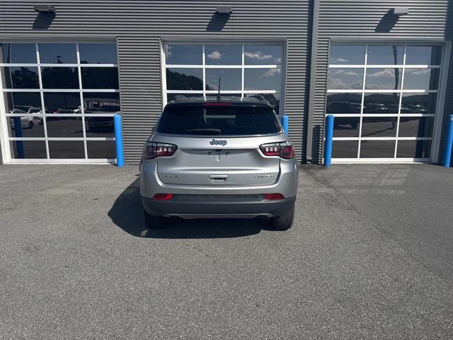 Photo of 2023 Billet Silver Metallic Clearcoat Jeep Compass