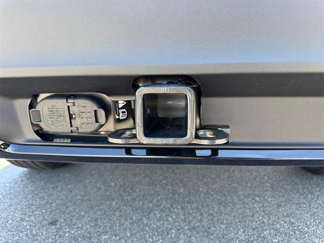 Photo of 2025 Star White Metallic Tri-Coat Ford Explorer