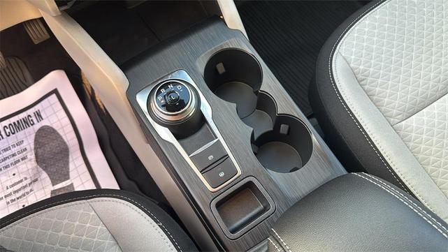 Photo of 2025 Oxford White Ford Escape