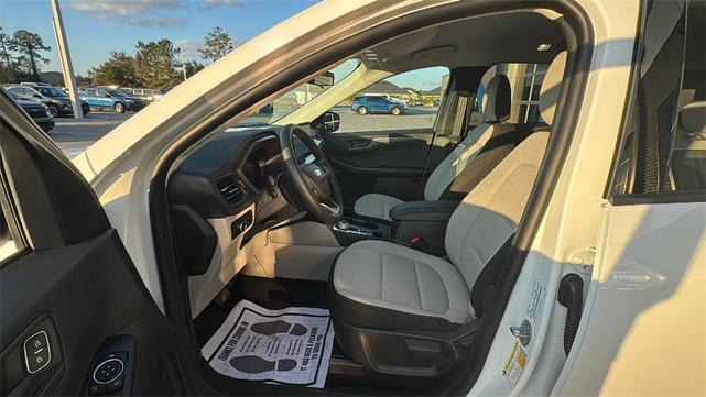 Photo of 2025 Oxford White Ford Escape