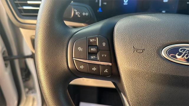 Photo of 2025 Oxford White Ford Escape