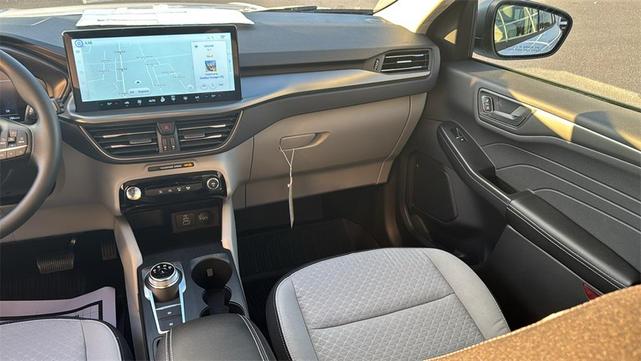 Photo of 2025 Oxford White Ford Escape