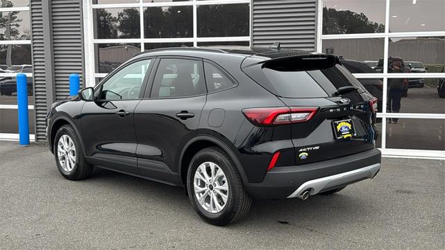 Photo of 2025 Agate Black Metallic Ford Escape