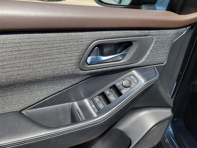 Photo of 2023 Gun Metallic Nissan Rogue