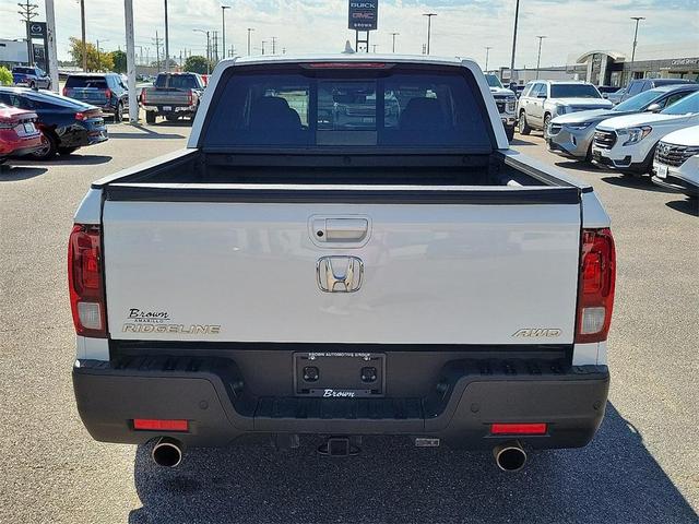 Photo of 2022 White Honda Ridgeline