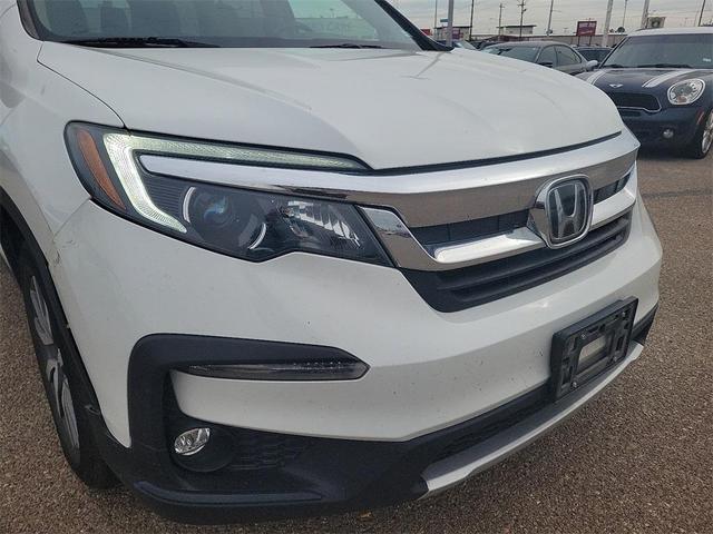 Photo of 2021 White Honda Pilot