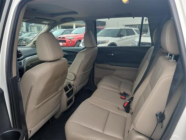 Photo of 2021 White Honda Pilot
