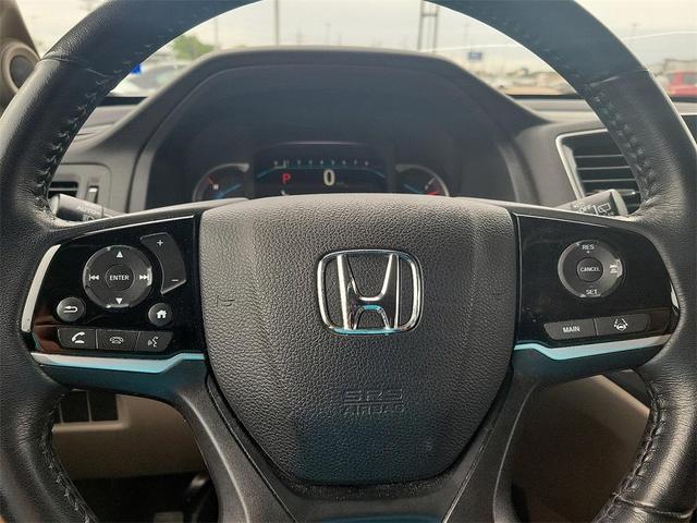 Photo of 2021 White Honda Pilot