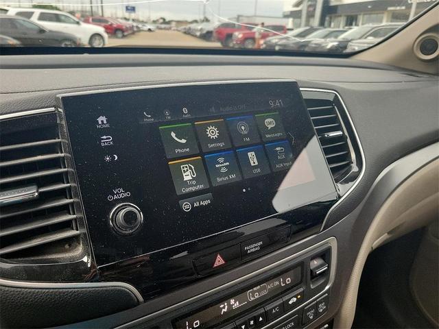 Photo of 2021 White Honda Pilot