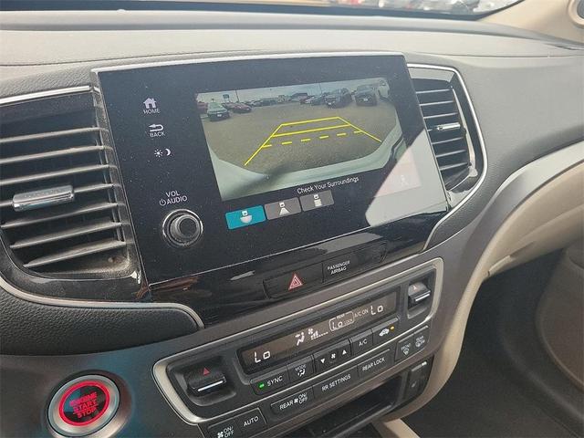 Photo of 2021 White Honda Pilot