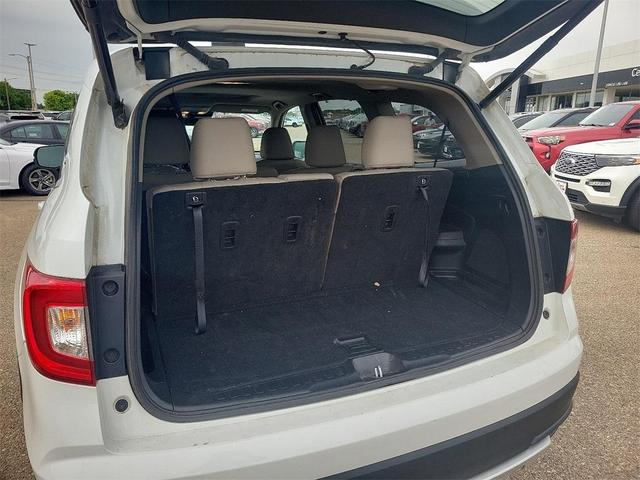 Photo of 2021 White Honda Pilot