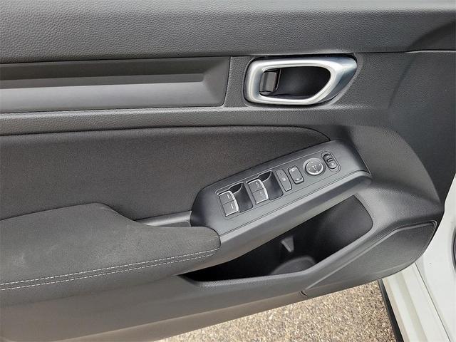 Photo of 2023 White Honda Civic