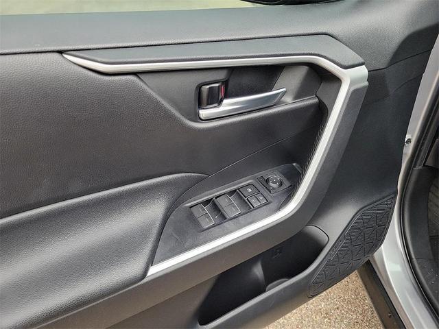 Photo of 2022 Silver Toyota RAV4 Hybrid