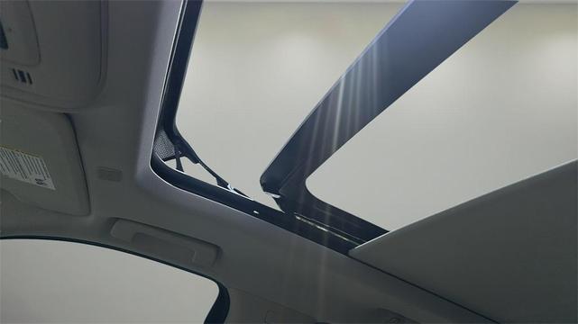 Photo of 2021 Summit White GMC Yukon