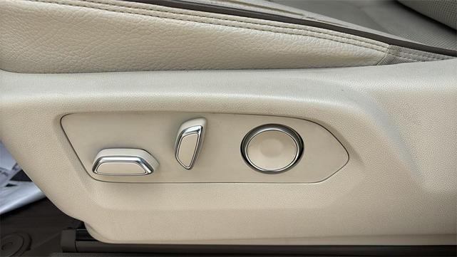 Photo of 2021 Summit White GMC Yukon