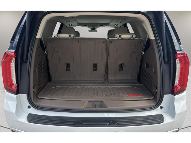 Photo of 2021 Summit White GMC Yukon