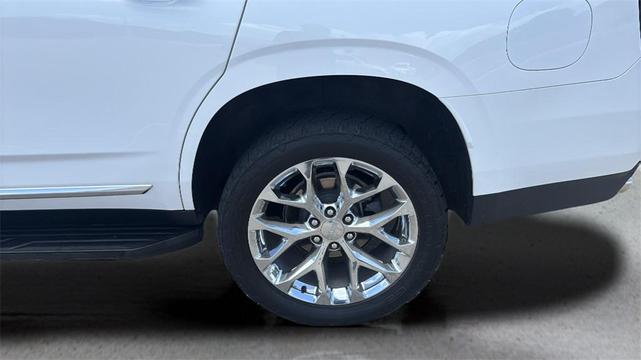 Photo of 2021 Summit White GMC Yukon