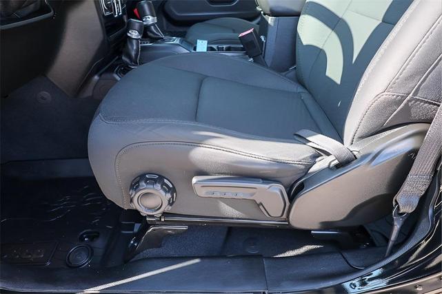 Photo of 2019 Black Clearcoat Jeep Wrangler Unlimited