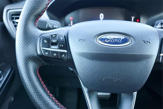 Photo of 2024 Carbonized Gray Metallic Ford Escape