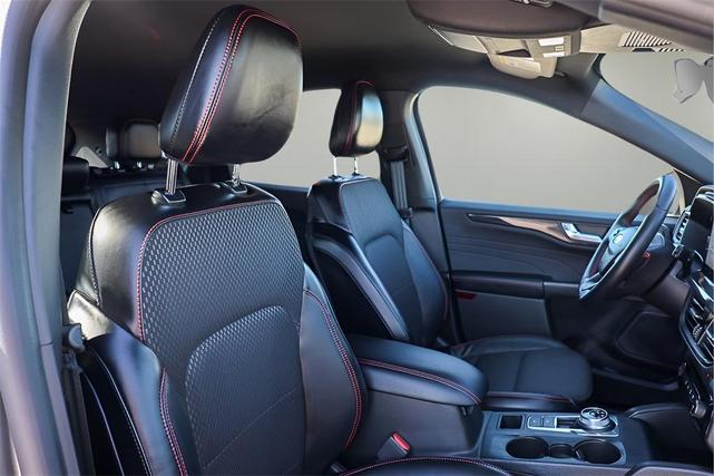 Photo of 2024 Carbonized Gray Metallic Ford Escape