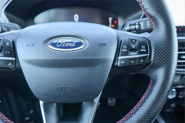 Photo of 2024 Carbonized Gray Metallic Ford Escape