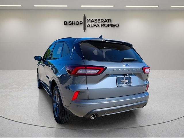 Photo of 2024 Carbonized Gray Metallic Ford Escape
