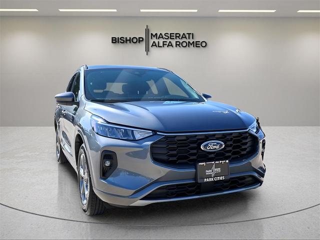 Photo of 2024 Carbonized Gray Metallic Ford Escape